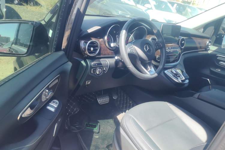 Used Mercedes-Benz V-Class 2018 V 260 Prestige Edition China VI Driver Seat