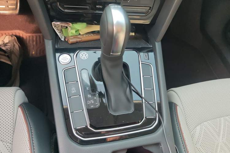 Used Volkswagen Magotan 2024 2 Million Units Zhongxiang Version 330TSI DSG Luxury Edition
