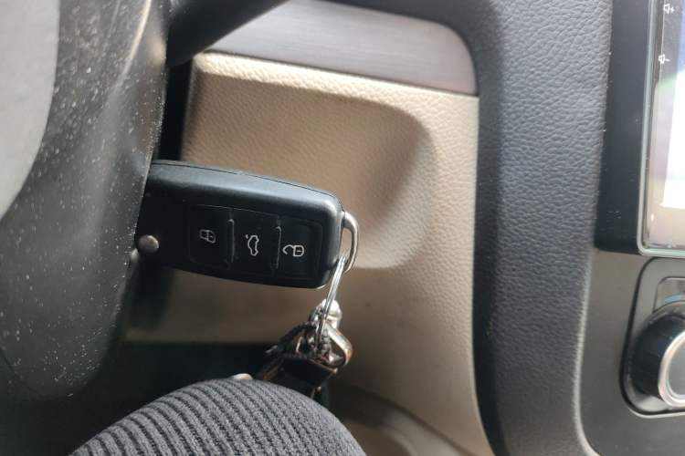 Used Volkswagen Sagitar 2011 1.6L Automatic Comfort Edition Vehicle Key