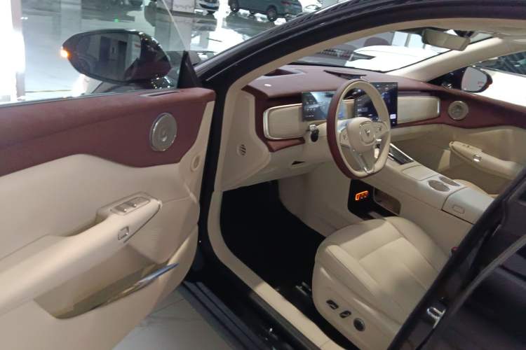 Used VOYAH COURAGE 2025 Model Four-Wheel-Drive Qiankun Edition Driver Seat