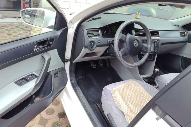 Used Skoda Rapid 2013 1.6L Manual Smart Selection Model