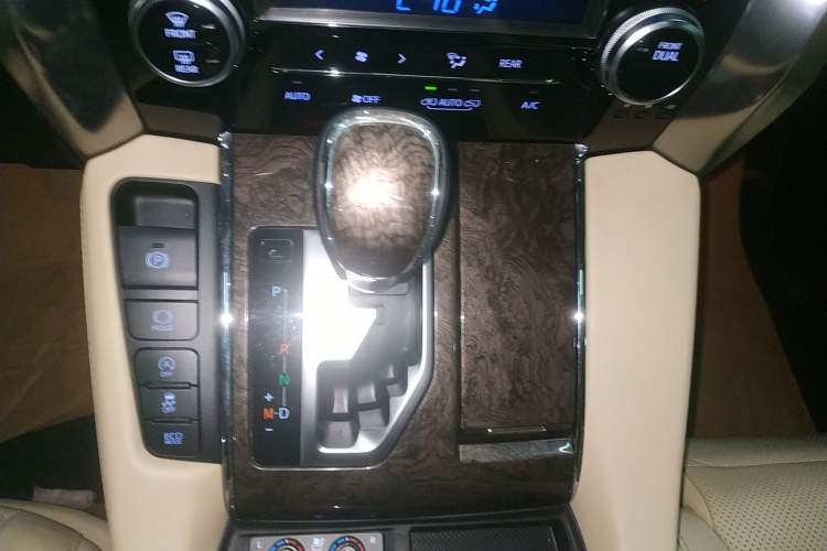 Used Toyota Alphard 2018 Revised Version 3.5L Premium Edition
