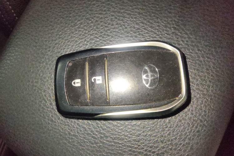 Used Toyota RAV4 2016 2.0L CVT Two-Wheel Drive Fashion Edition China V Standard