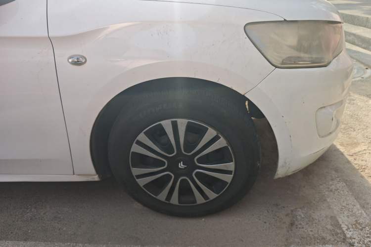 Used Citroen Elysee 2014 1.6L Manual Fashion Model CNG Right Front Wheel Hub