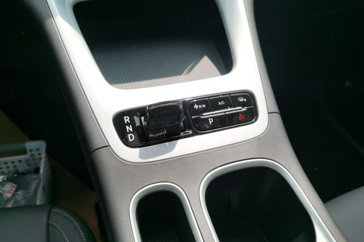 Used Geely Galaxy Geome 2026 Model 310km Youth Edition Gear Lever