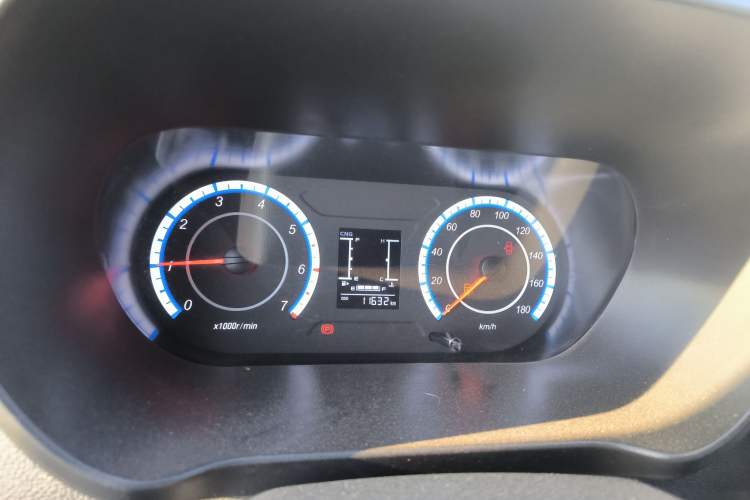 Used Chana Ruixing M60 2025 Model, 1.6L CNG, 120L Gas Cylinder, Comfortable 6-Seater Passenger Van