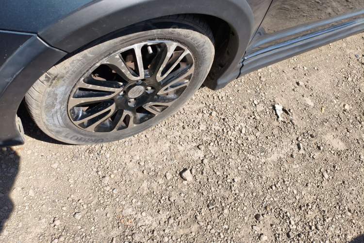 Used Suzuki Swift 2016 1.5L Automatic Fashionable Coolplay Edition Left Front Wheel Hub