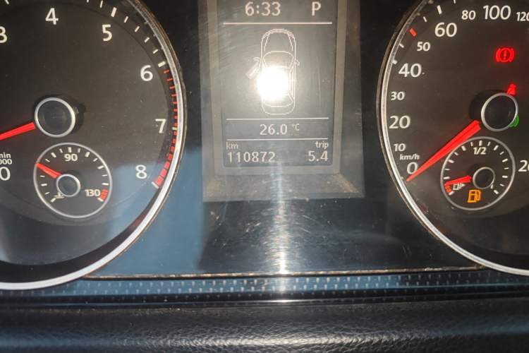 Used Volkswagen Magotan 2012 1.8TSI Luxury Model Odometer Close Up