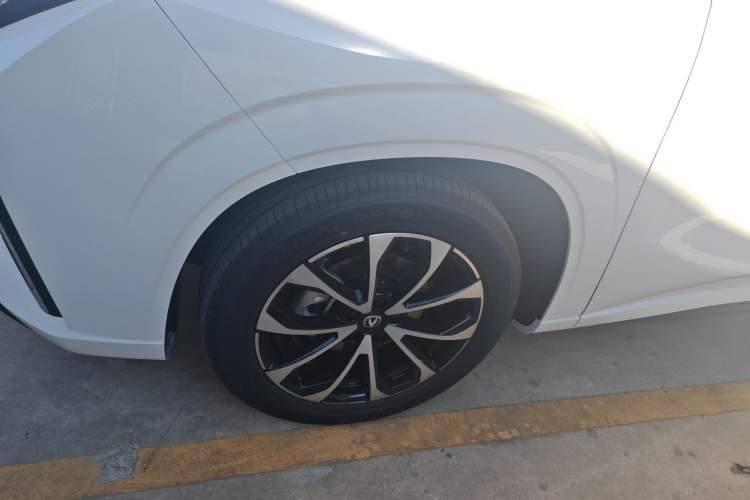 Used CHANGAN UNI-Z New Energy 2024 Blue Whale Smart Electric iDD 125km Beyond Edition Left Front Wheel Hub