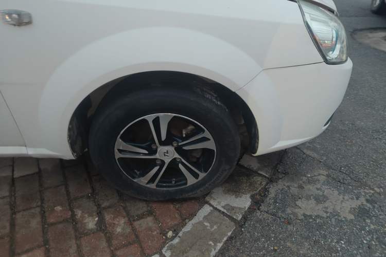 Used Buick Excelle 2015 1.5L Manual Classic Trim Right Front Wheel Hub