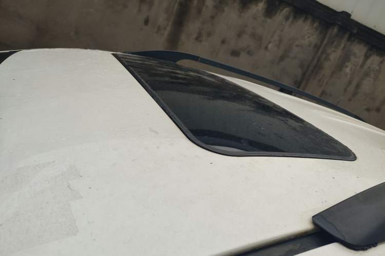 Used HYOSOW H3 2015 1.5L manual Comfort trim level
