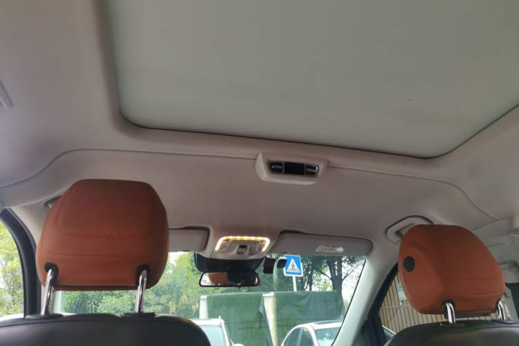 Used Mercedes-Benz V-Class 2021 V 260 Avantgarde Edition Headliner