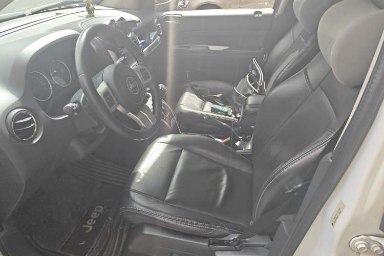 Used Jeep Compass 2013 2.0L two-wheel drive luxury version Left Front Seat