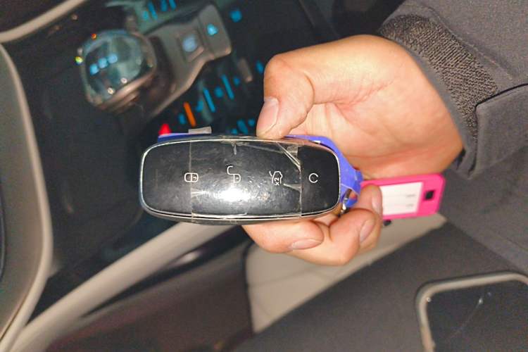 Used Denza D9 2022 DM-i 1040 Prestige Model
