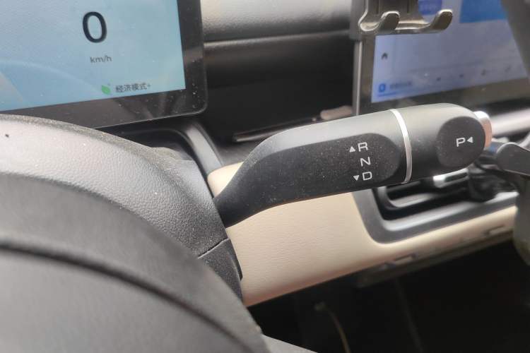 Used Wuling Bingo PLUS 2024 330 km Range Five-Seater Version Gear Lever