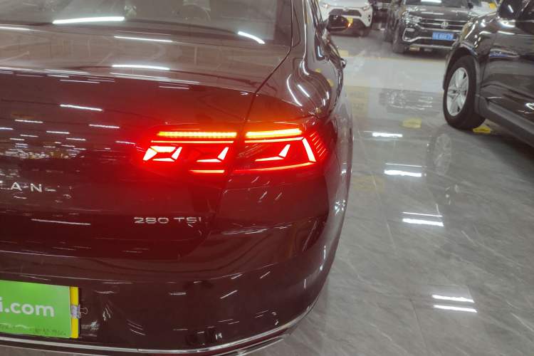 Used Volkswagen Magotan 2025 Zhongxiang Version 280TSI DSG Comfort Edition Exterior 3