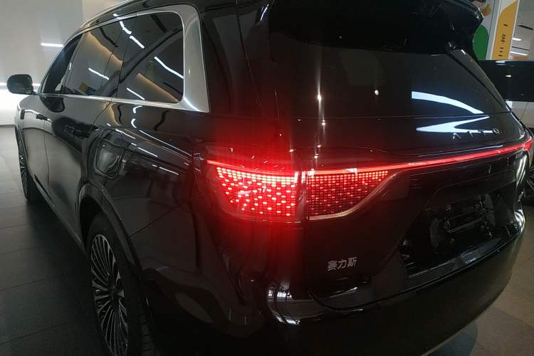 Used Hima AITO M9 2025 Extended-Range Ultra Version 52 kWh 5-Seater Edition Rear Left 45 Deg