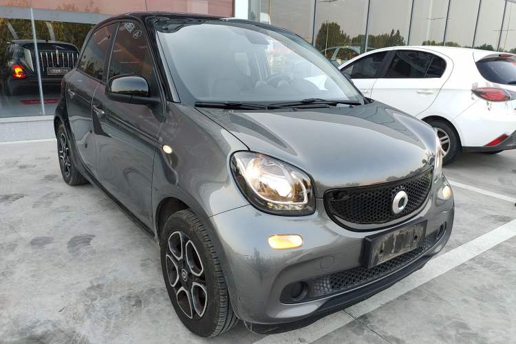 Used smart forfour 2018 0.9T 66 kW Pioneer Edition