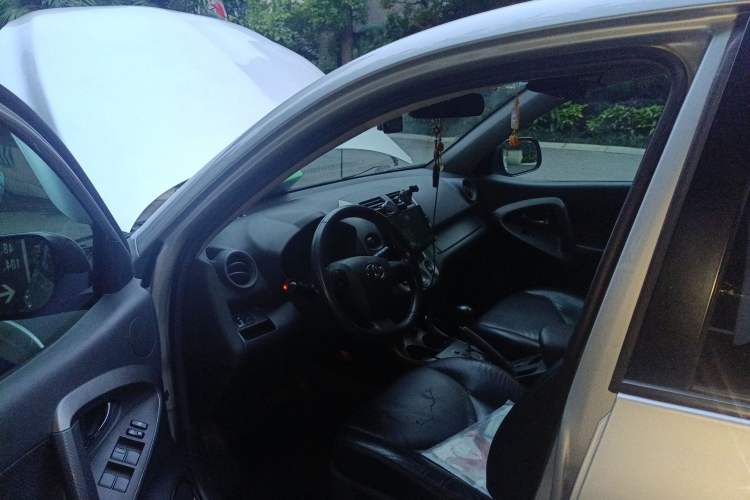 Used Toyota RAV4 2011 2.4L Automatic 4x4 Luxury Edition Driver Seat