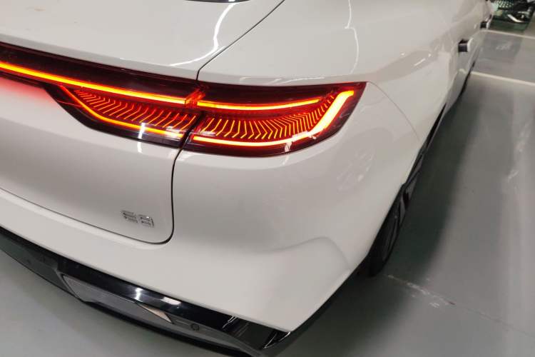 Used Geely Galaxy E8 2024 665 km Range Rear-Drive Starship Long-Range Version