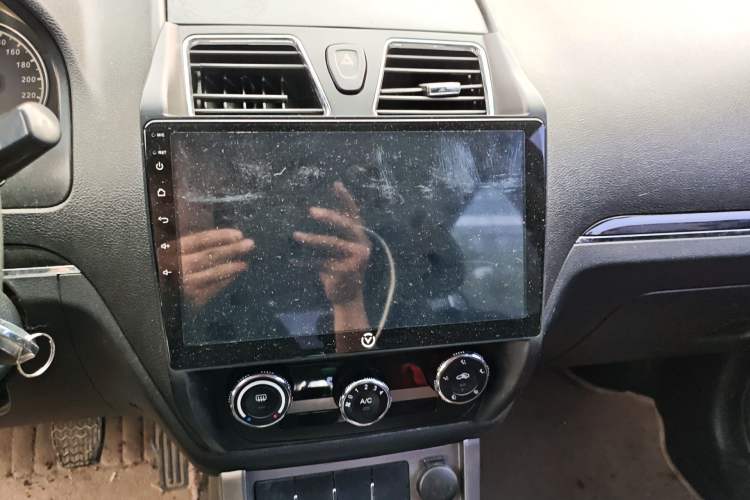 Used Geely Auto Classic Emgrand 2012 Hatchback 1.5L Manual Standard Model Audio And AC Panel