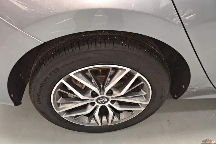 Used BYD Qin PLUS 2021 DM-i 55KM Flagship Model Right Rear Wheel Hub