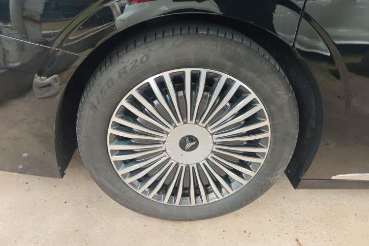 Used VOYAH Dream 2025 PHEV Four-Wheel-Drive Flagship Kunpeng Edition
