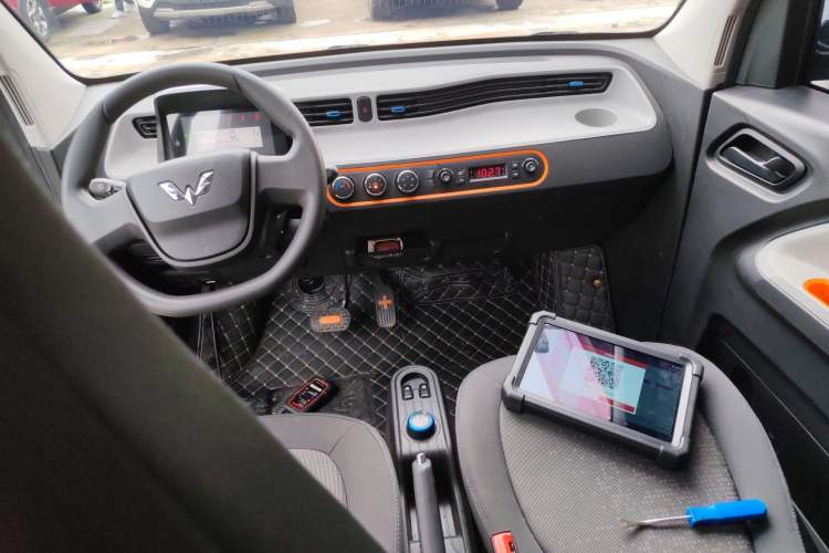 Used Wuling Hongguang MINIEV 2022 Easy Version Lithium Iron Phosphate Center Console
