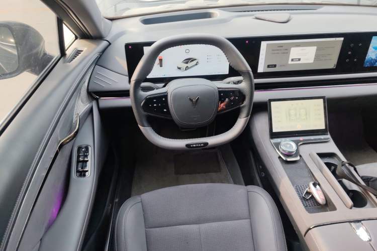 Used VOYAH PASSION 2024 PHEV Four-Wheel Drive Ultra-Long Range Flagship Model Steering Wheel