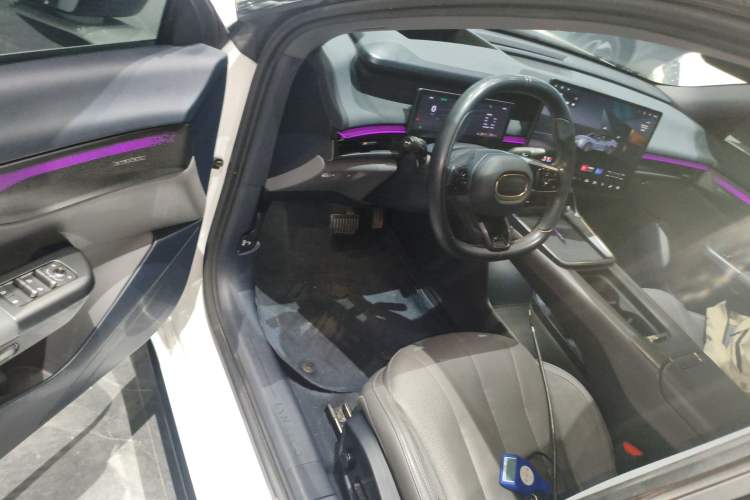 Used Lynk & Co 07 2024 EM-P 126 Long-Range Ultra Driver Seat