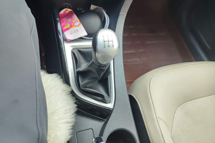 Used Changan Alsvin V7 2015 1.6L Manual Enjoyment Model China IV Standard
