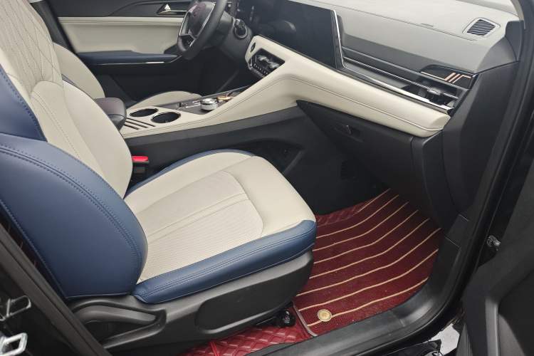 Used SOL X8 PLUS 2023 1.5 TGDI DCT Smart Home Edition 7-Seater