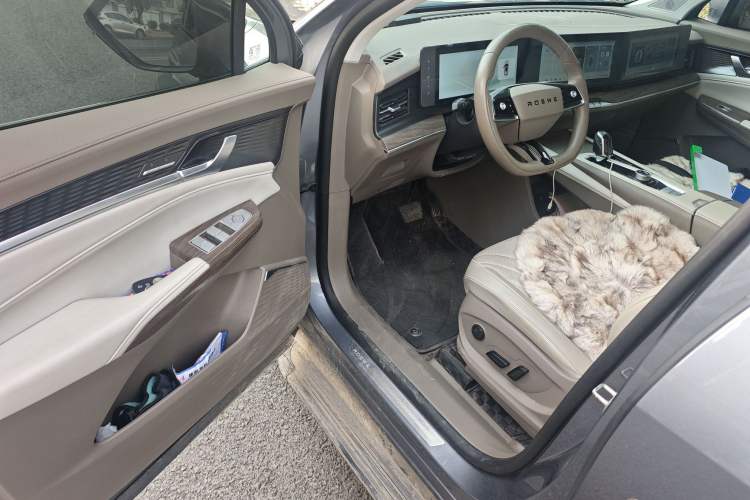 Used Roewe RX9 2023 2.0T Two-Wheel Drive Enjoyment Version
