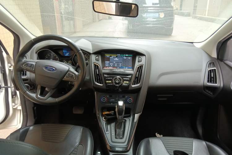 Used Ford Focus 2015 Sedan 1.6L Automatic Trend Model Center Console