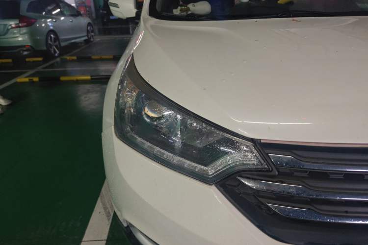 Used Dongfeng Aeolus AX7 2016 2.0L Automatic Zhiyi Trim