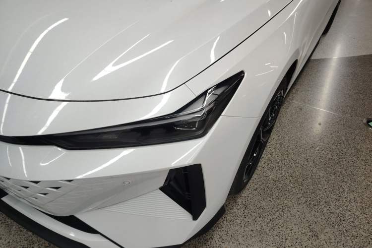 Used Changan UNI-V iDD 2024 Blue Whale Smart Electric iDD 136km ZhiKu Model
