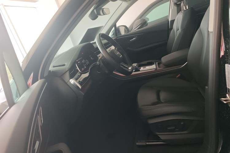 Used Audi Q7 2023 45 TFSI quattro S line Sport model Left Front Seat