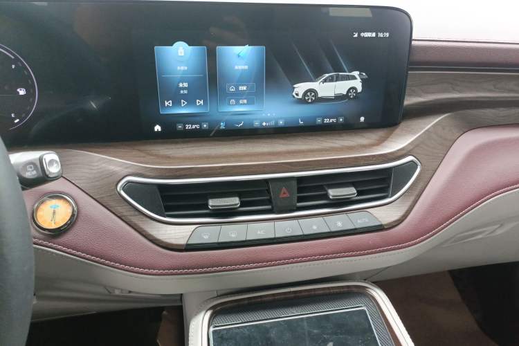 Used Ford Equator 2021 EcoBoost 225 Premier 6-Seater Audio And AC Panel