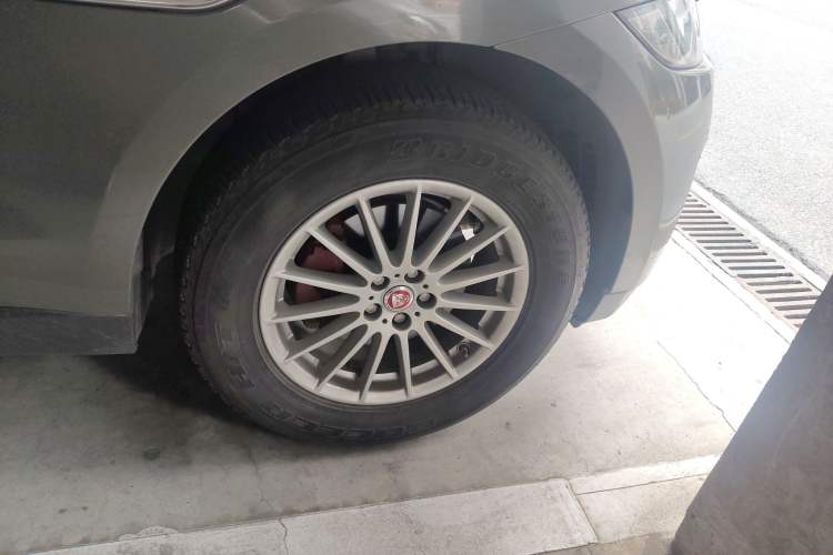 Used Jaguar F-PACE 2018 2.0T Two-Wheel Drive Urban Deluxe Edition
