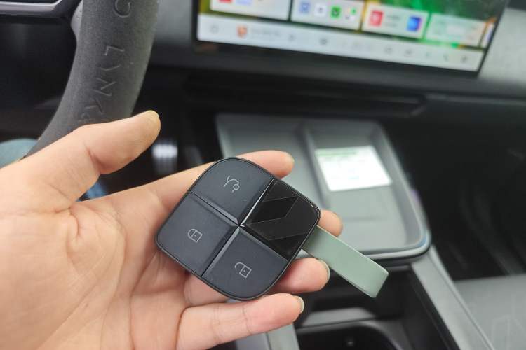 Used Lynk & Co 08 EM-P 2023 220km All-Wheel-Drive Performance Halo Vehicle Key