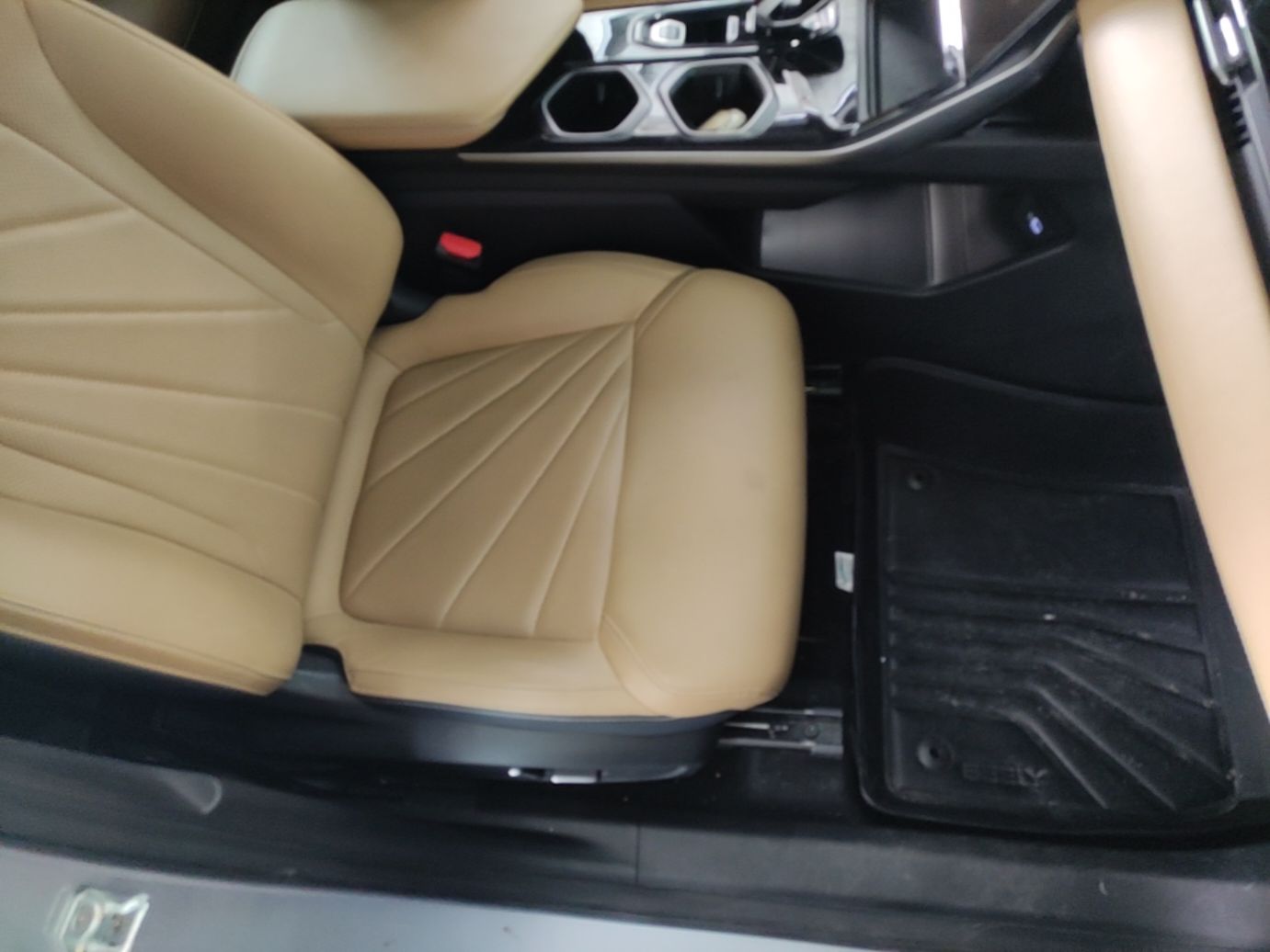 Geely Auto FX11 2023 1.5TD DCT Prestige Edition — снимка 19