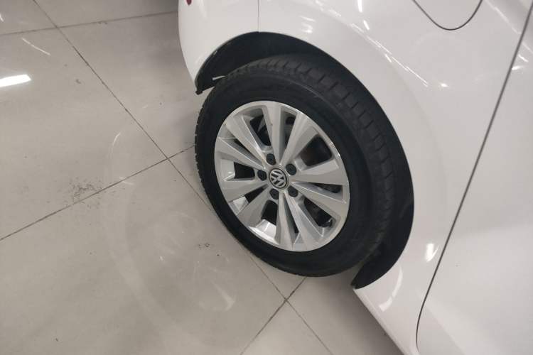 Used Volkswagen Golf Sportsvan 2016 230TSI Automatic Trend Edition Right Rear Wheel Hub