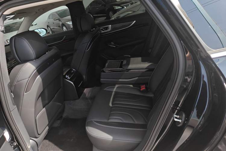 Used Hongqi H9 2025 Model Facelifted 2.0T Two-Wheel Drive Flag-Style Luxury Business Edition, 5 Seats