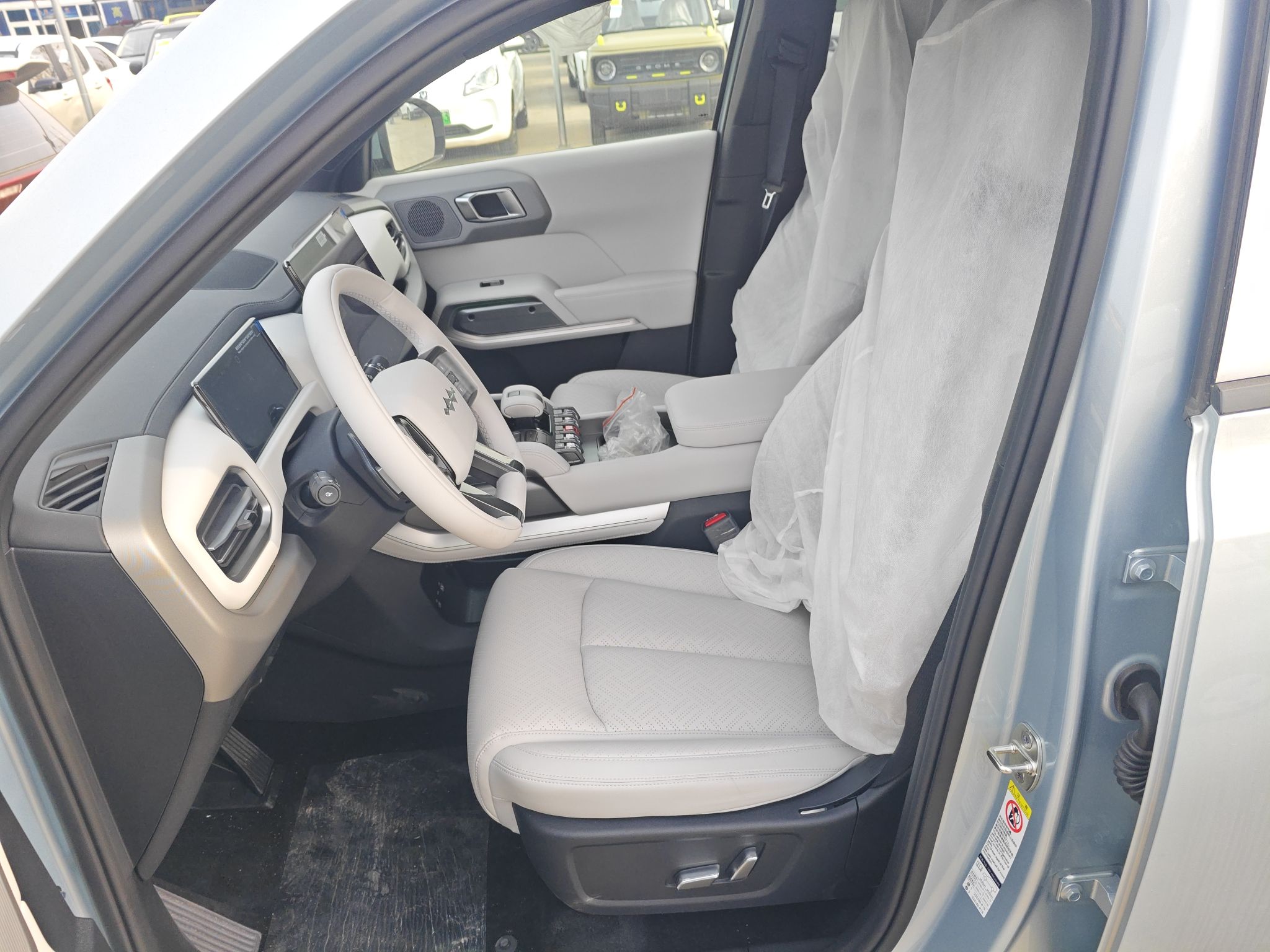 المقاعد الأمامية داخل السيارة