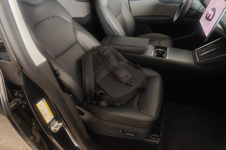 Used Tesla Model Y 2025 Rear-Wheel-Drive Version