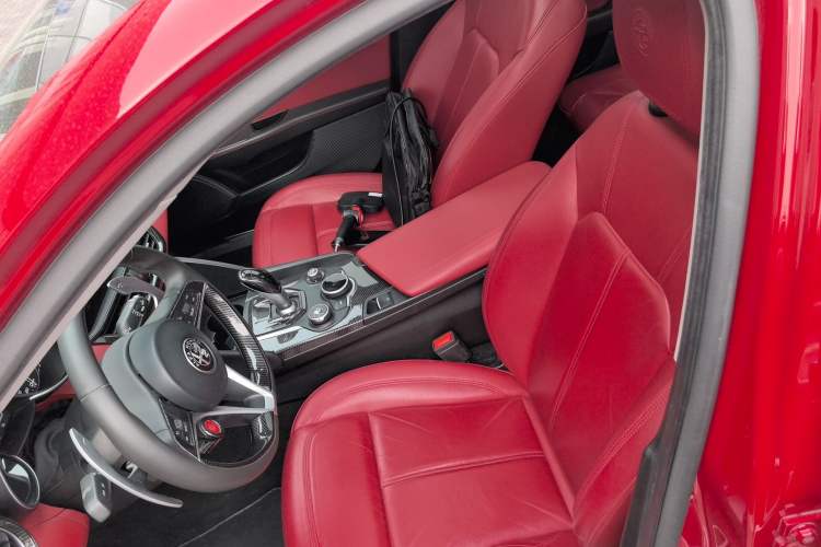 Used Alfa Romeo Giulia 2017 2.0T 200HP Luxury Edition
