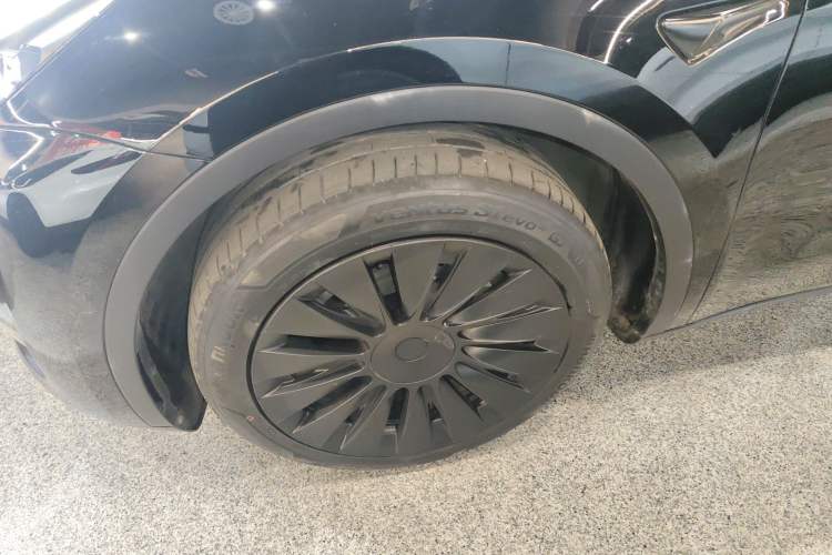 Used Tesla Model Y 2023 Long-Range All-Wheel-Drive Version
