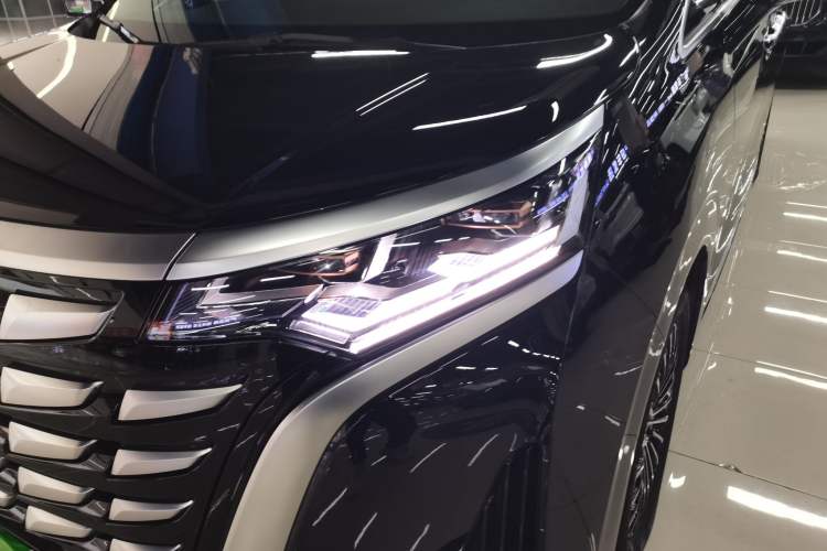 Used Denza D9 2022 DM-i 1040 Prestige Model