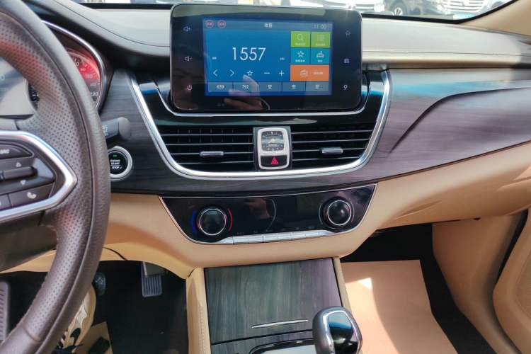 Used Baojun 730 2017 1.8L iAMT Prestige Version 7 Seats Audio And AC Panel