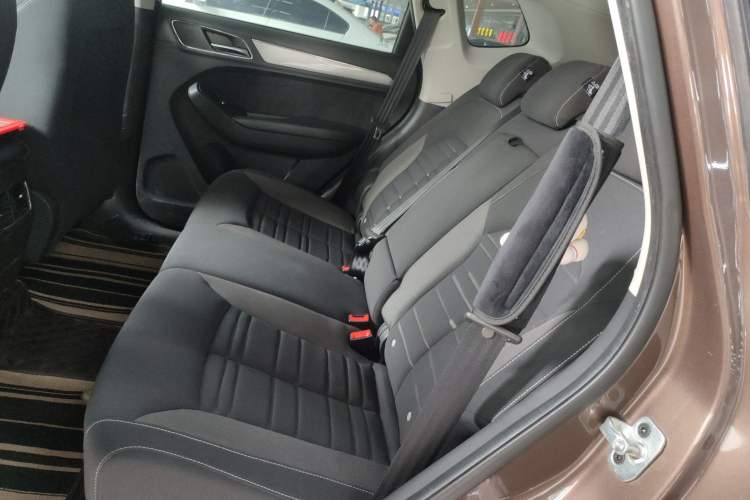 Used Roewe RX5 2016 Revised Version 20T Two-Wheel Drive Manual Transmission Luxury Edition
